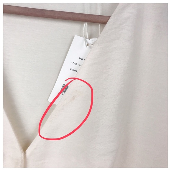 NWT Vince. Fitted Shaped Sleeve V-Neck Blouse in Cream Size XS - Picture 9 of 12